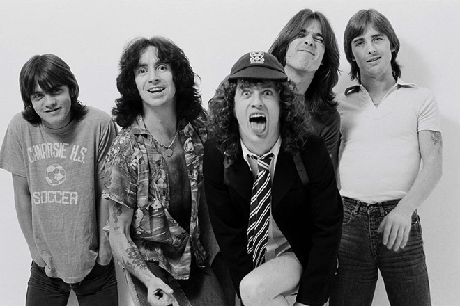 11位：AC/DC