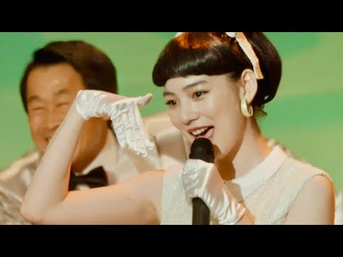 歌姫のん、レトロなワンピースが新鮮／映画『星屑の町』本編映像 - YouTube