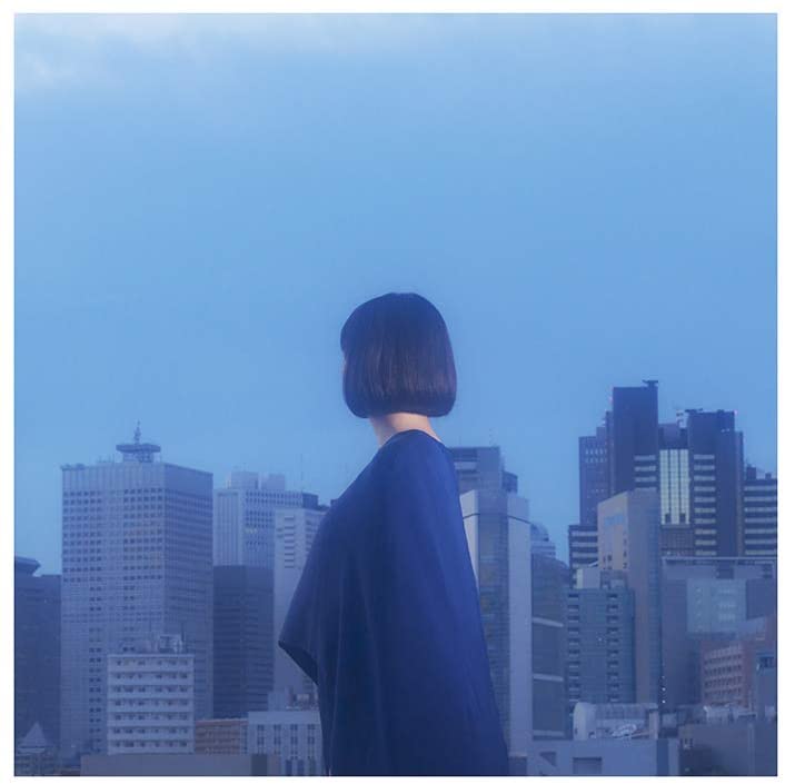 2019年10月2日に「PASSION BLUE」をリリース