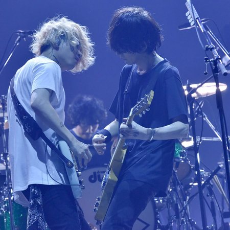 「BUMP OF CHICKEN」のライブシーン