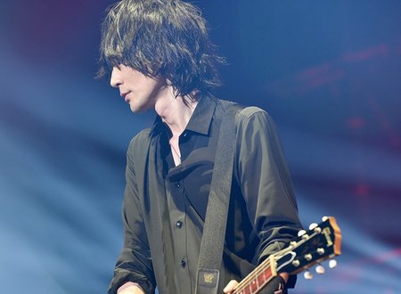 2016年のBUMP OF CHICKEN 結成20周年Special Live「20」での藤原基央さん。