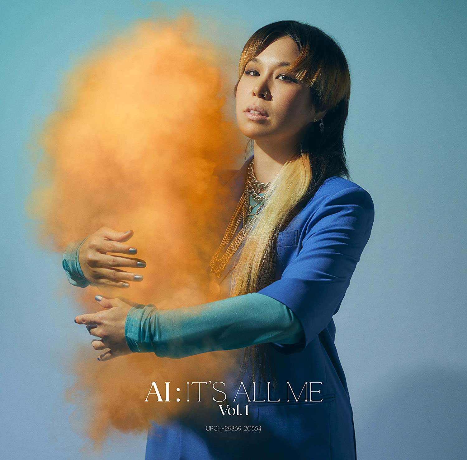 ミニアルバム「IT’S ALL ME Vol.1」も大人気