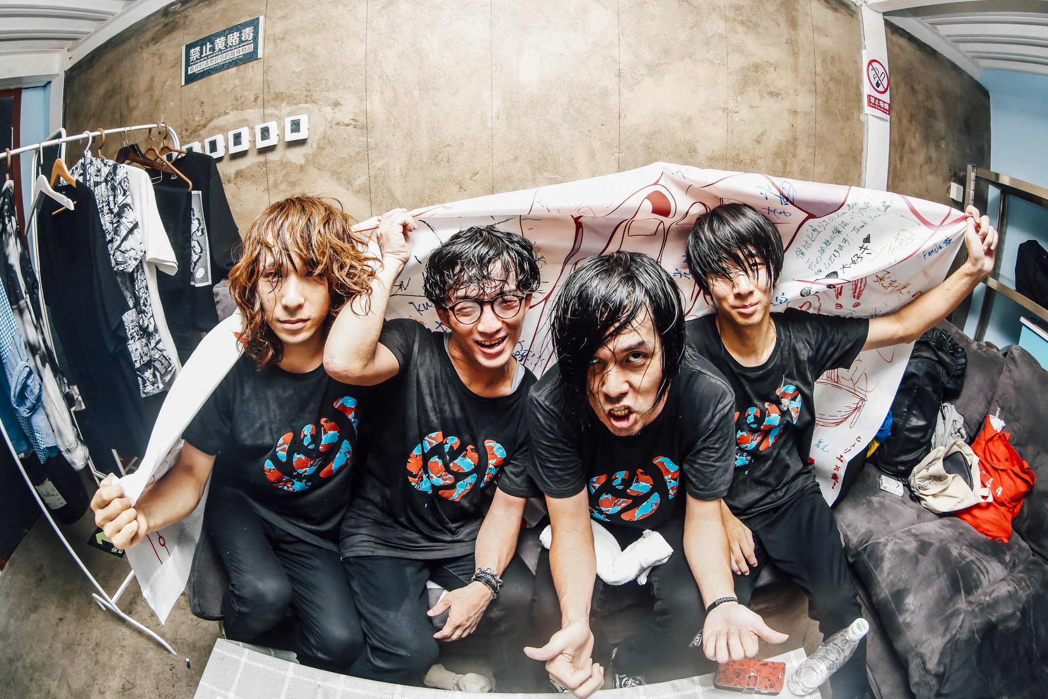 wowakaさんを中心に2011年に結成されたロックバンド