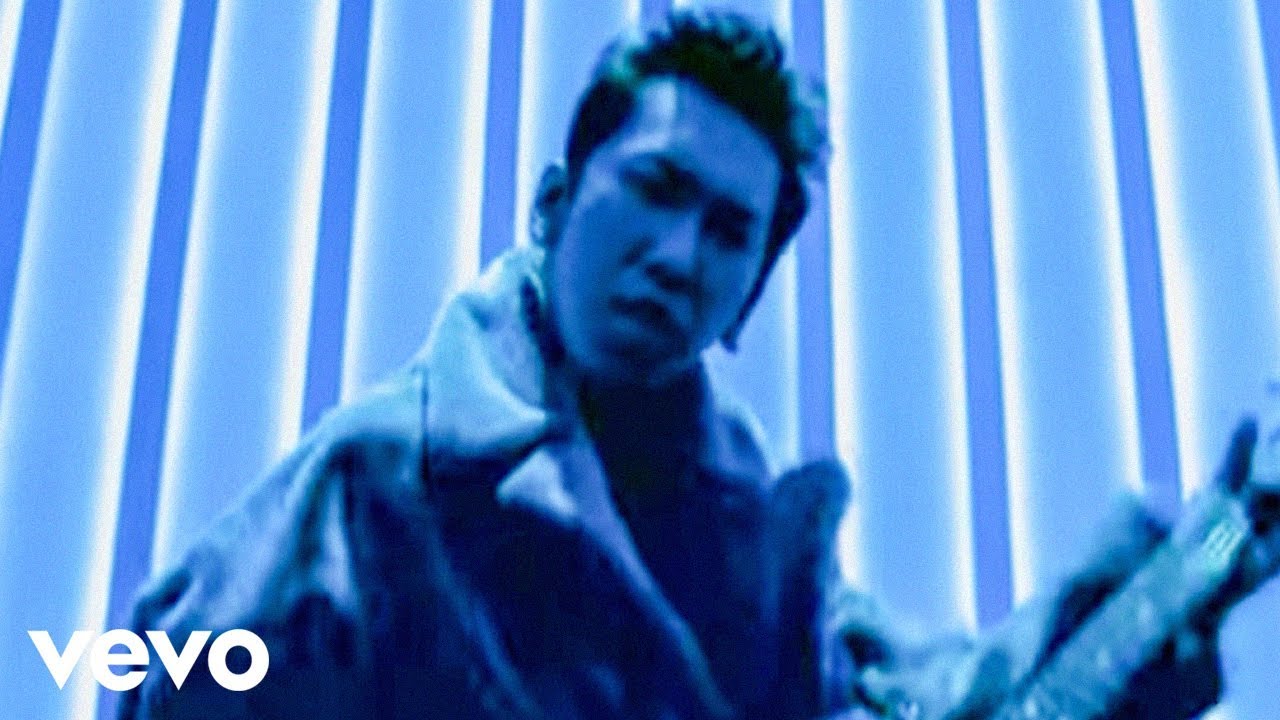 布袋寅泰 / HOTEI - スリル - YouTube