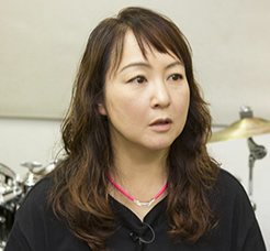 2001年に一般男性と結婚