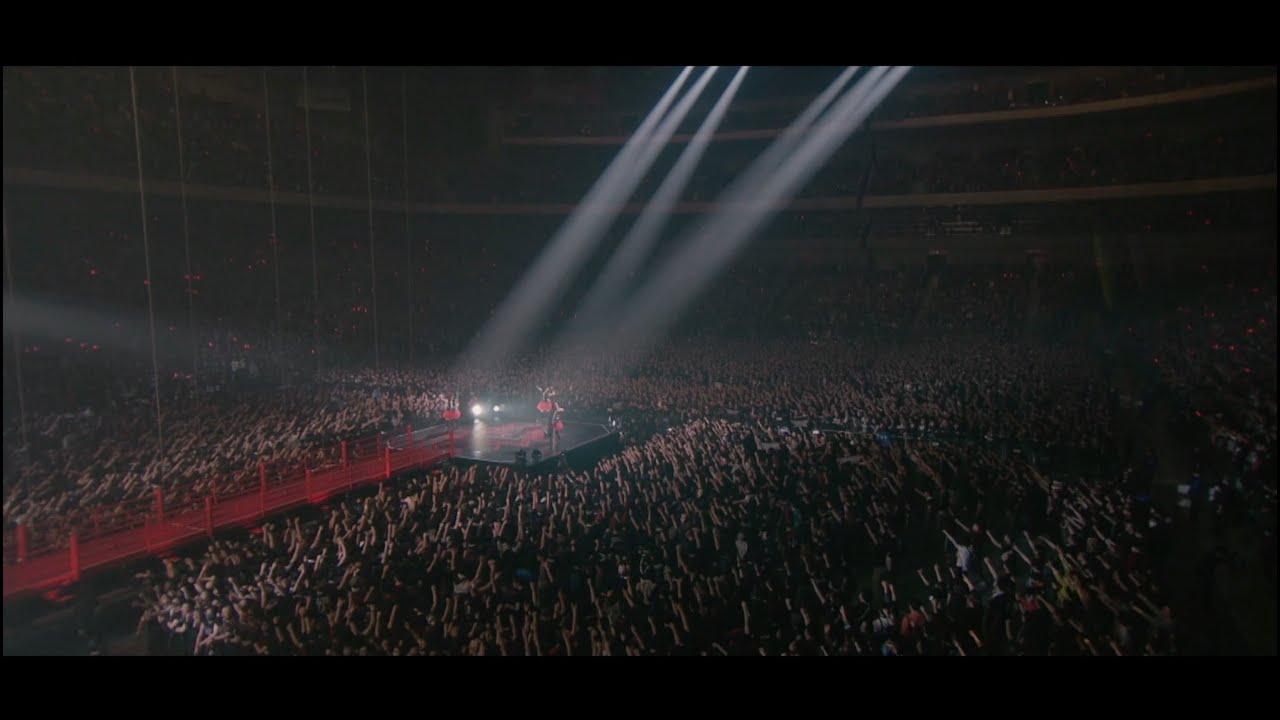 BABYMETAL - Road of Resistance - Live in Japan (OFFICIAL) - YouTube