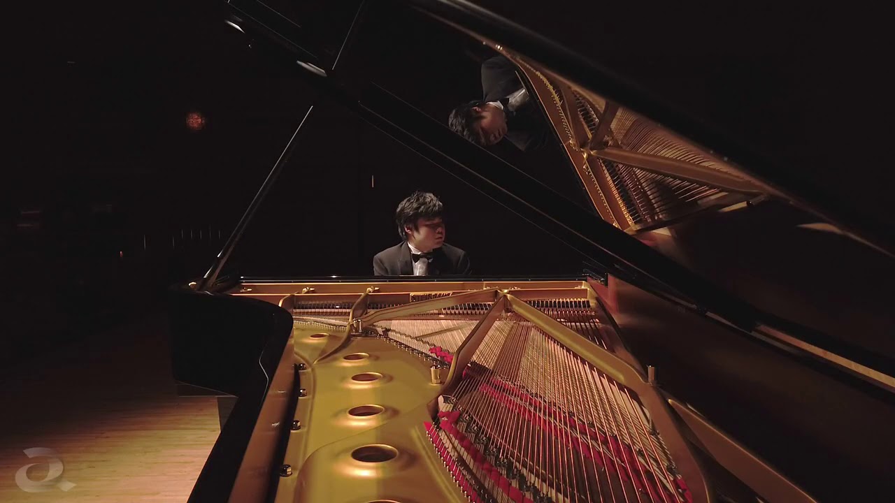 Nobuyuki Tsujii plays Chopin's Waltz No.1 “Grande valse brillante” - YouTube