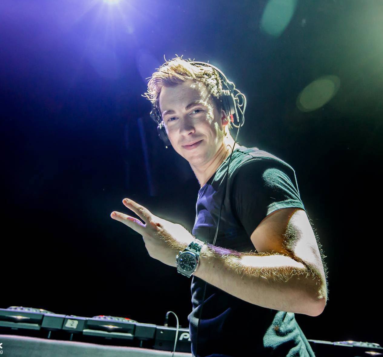 13位：HARDWELL