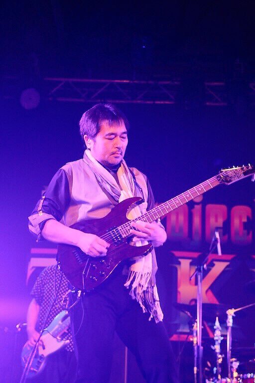 松尾洋一の経歴1～バンドのサポートギター