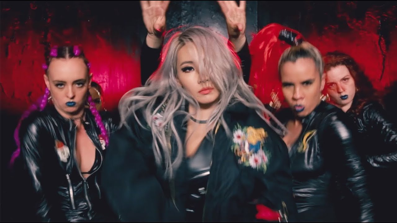 CL - ‘HELLO BITCHES’ DANCE PERFORMANCE VIDEO - YouTube