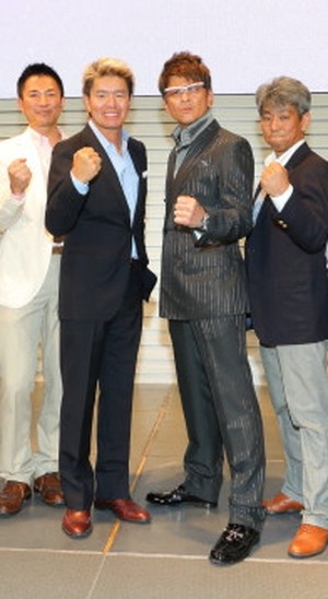 ヒロミさん（左から2人目）と哀川翔さん（左から3人目）を比較