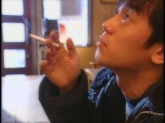 岩沢厚治はたばこを好む愛煙家