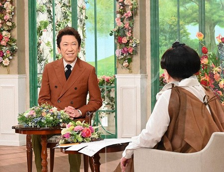 「徹子の部屋」に出演する布袋寅泰さん