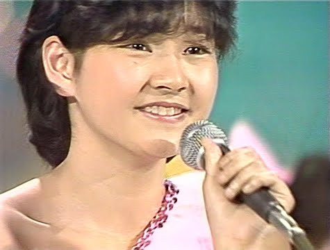 アイドル歌手時代の新井由美子さん