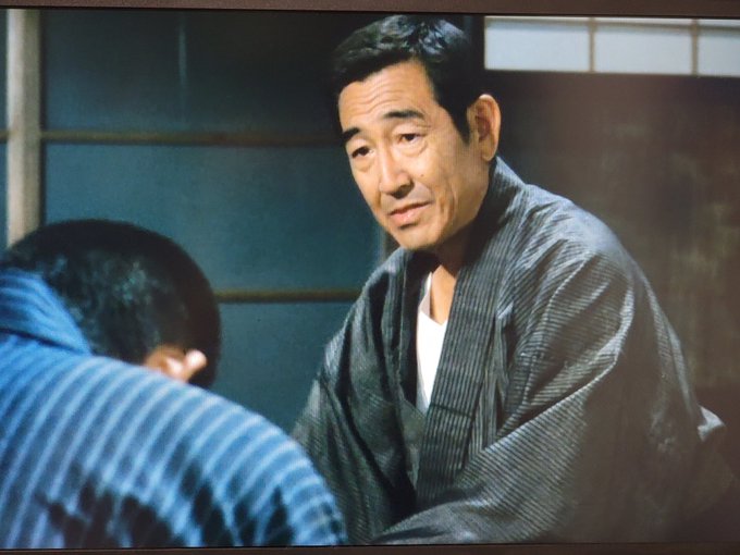 鶴田浩二は昭和の人気俳優
