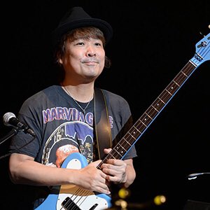 有賀啓雄は人気のシンガーソングライター