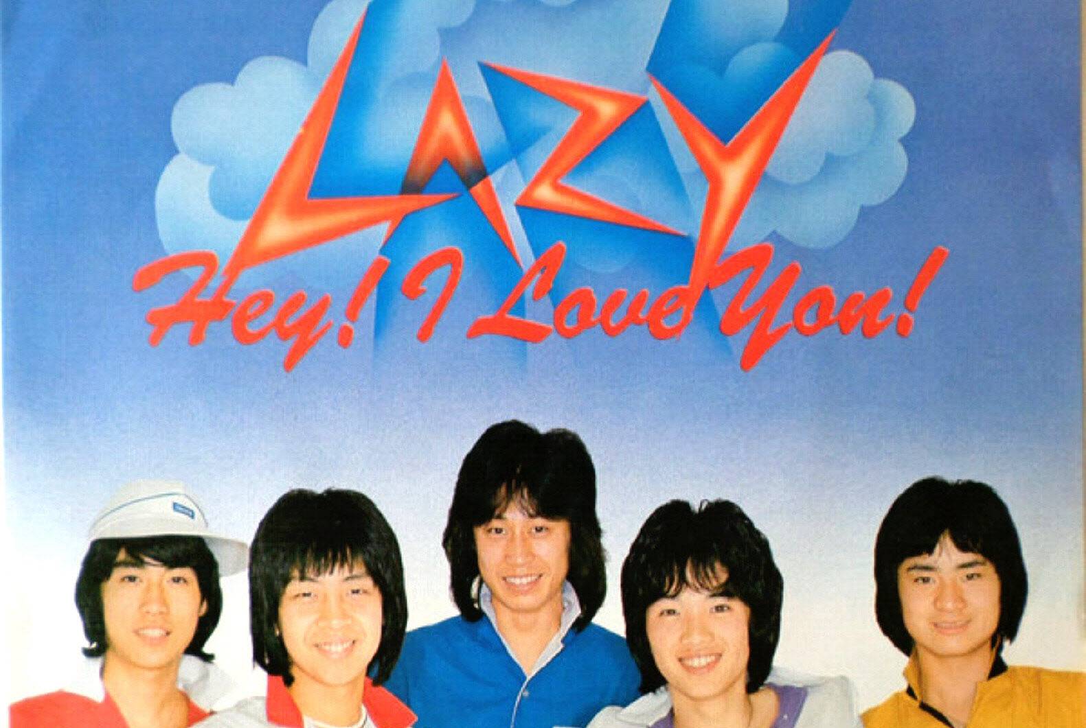 1977年、『Hey! I Love You!』でデビュー